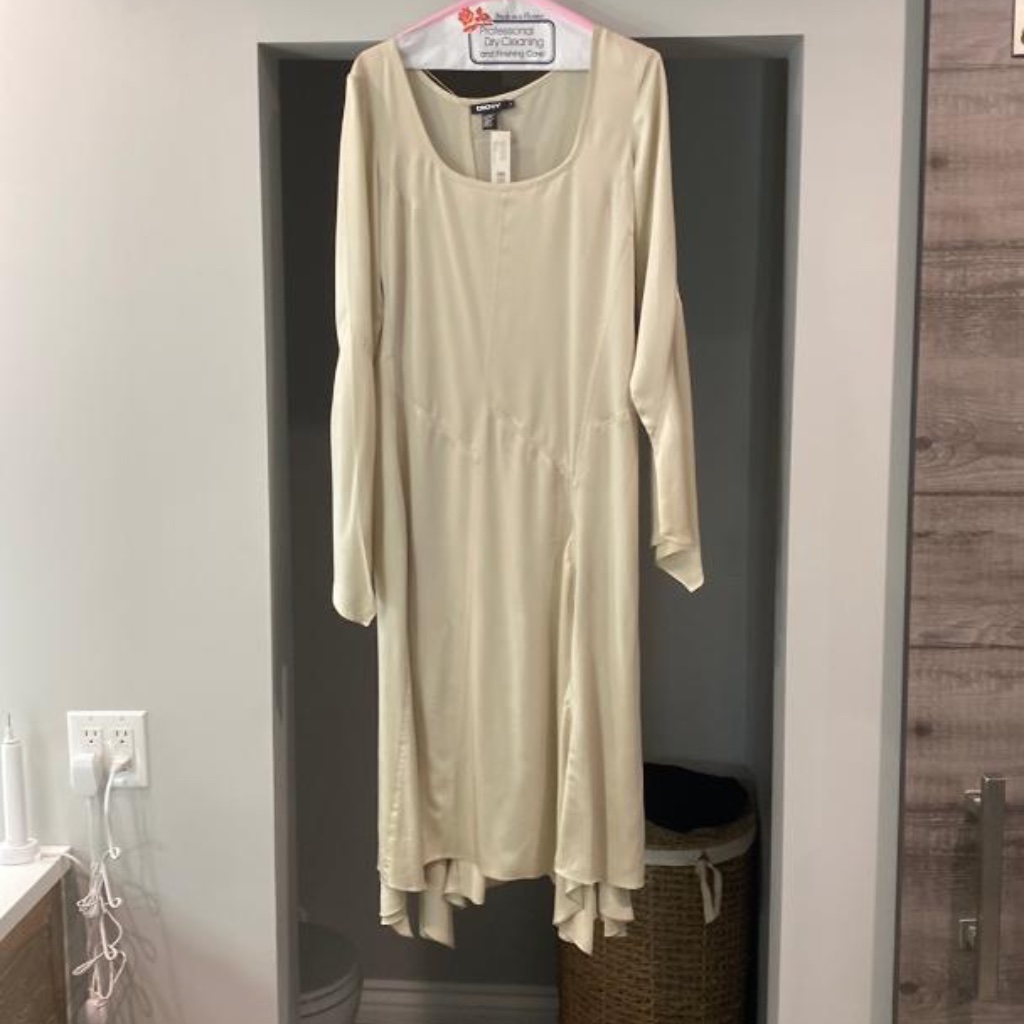 Beautiful Dkny Donna Karan RayonAcetate Dress  Size 4 Brand New Never Worn